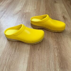 Dansko Kane Slip-On Clog Nurses Comfort Shoe Yellow Women Size 42 / US 11.5 - 12